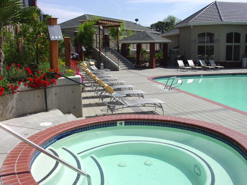Wilsonville Summit Apartments, 25800 SW Canyon Creek Rd, Wilsonville